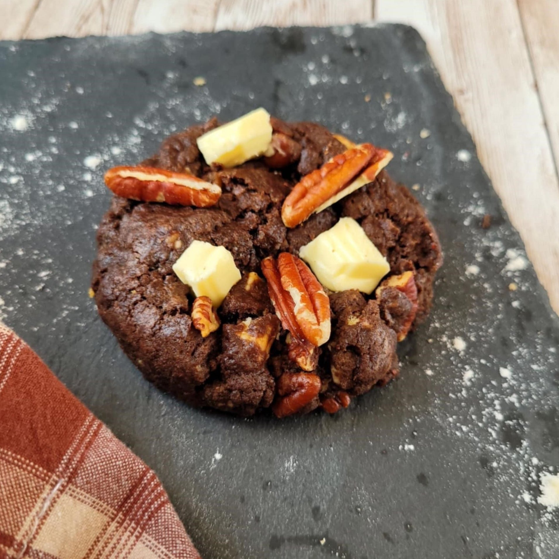 Cookie verseau / éclats de chocolat blanc et noix de pécan La Cookerie - Les meilleurs cookies zodiaks de votre vie