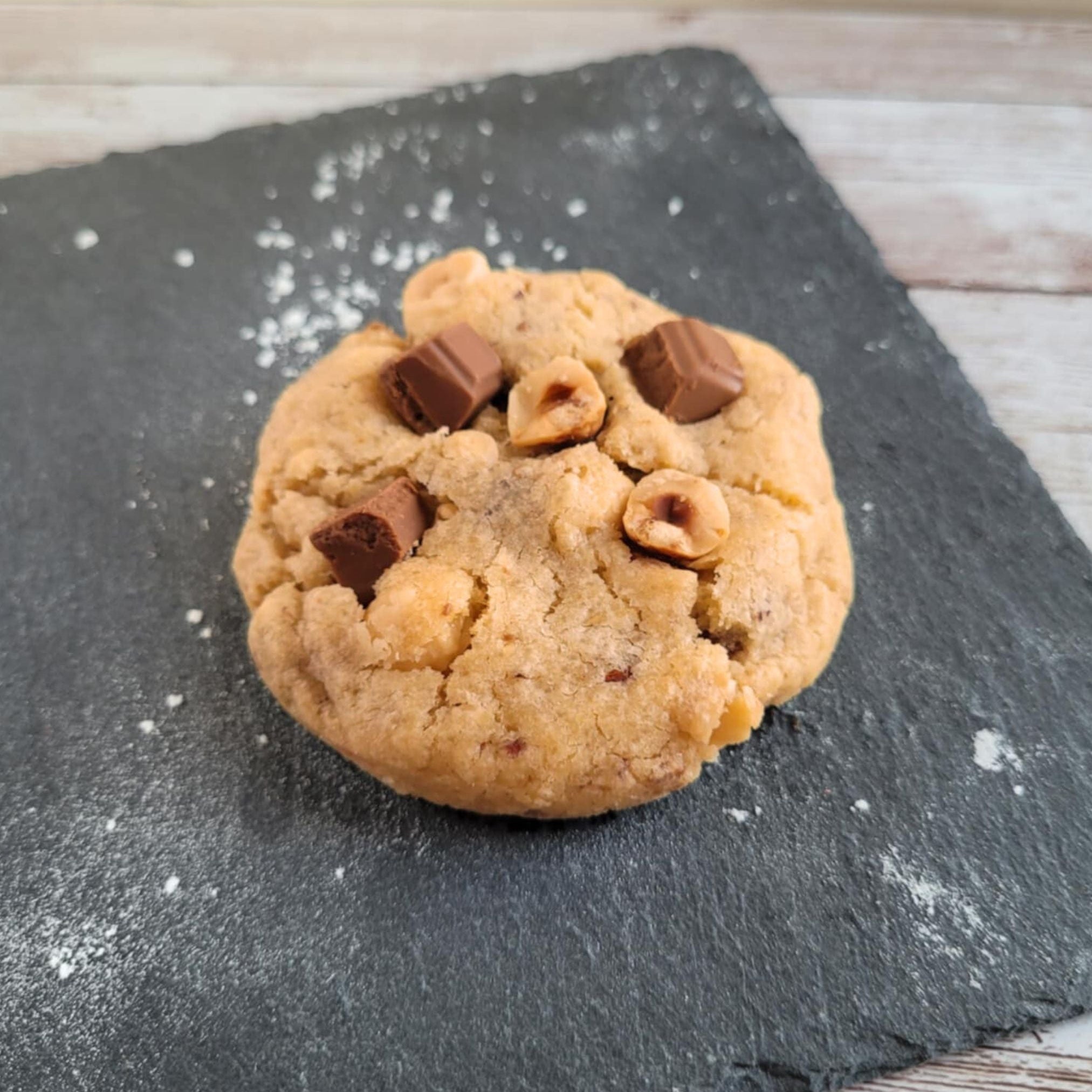Cookie vierge / éclats de praliné et noisettes torréfiées La Cookerie - Les meilleurs cookies zodiaks de votre vie